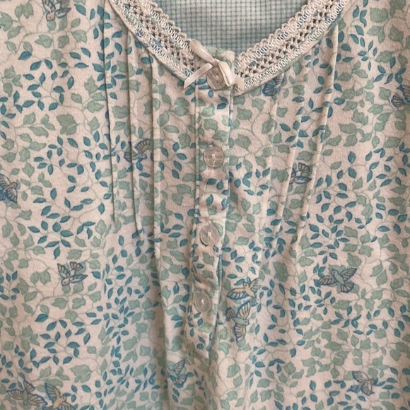 Miss Elaine white, blue bird pajama top. Size XL. - Picture 6 of 11